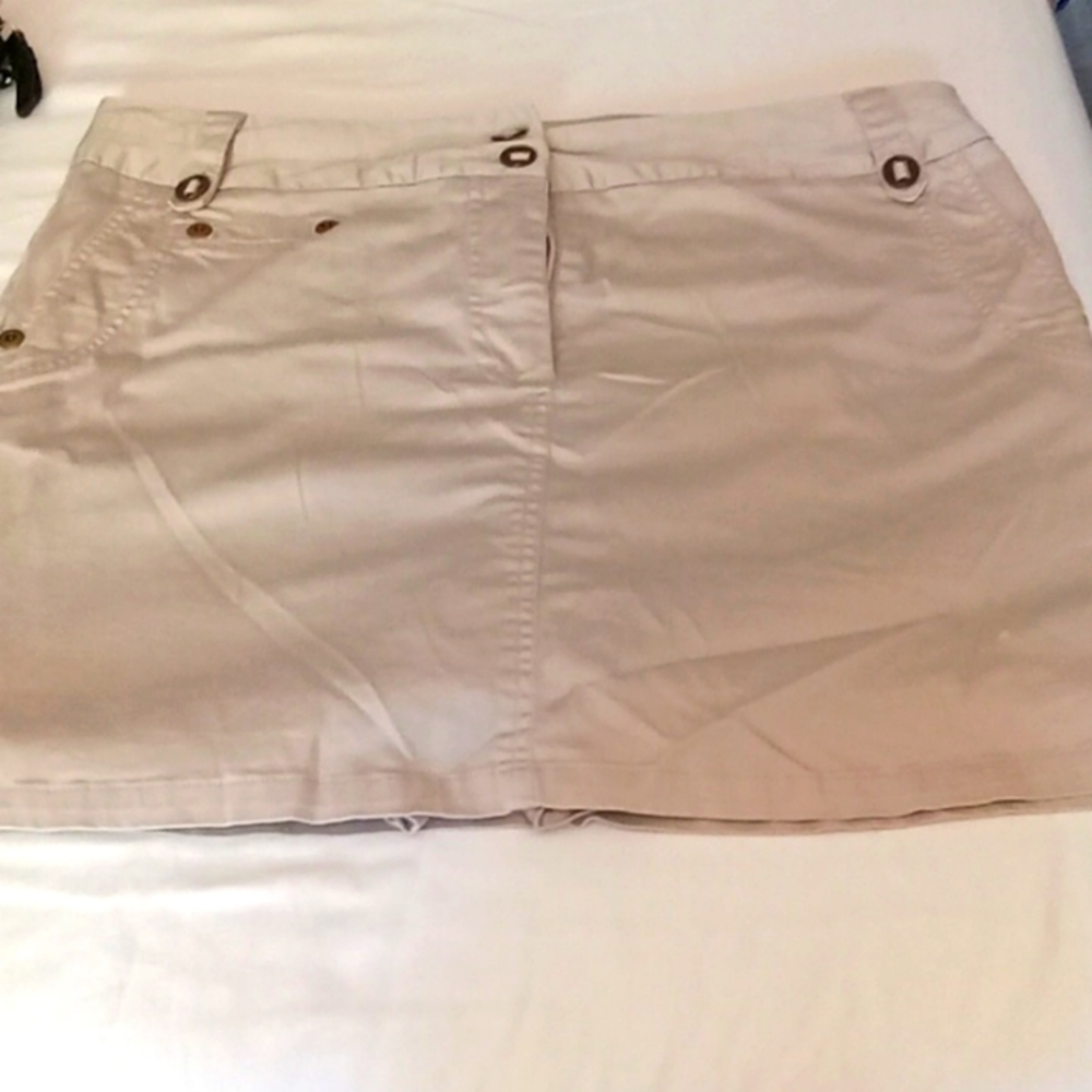 Bay studio skorts